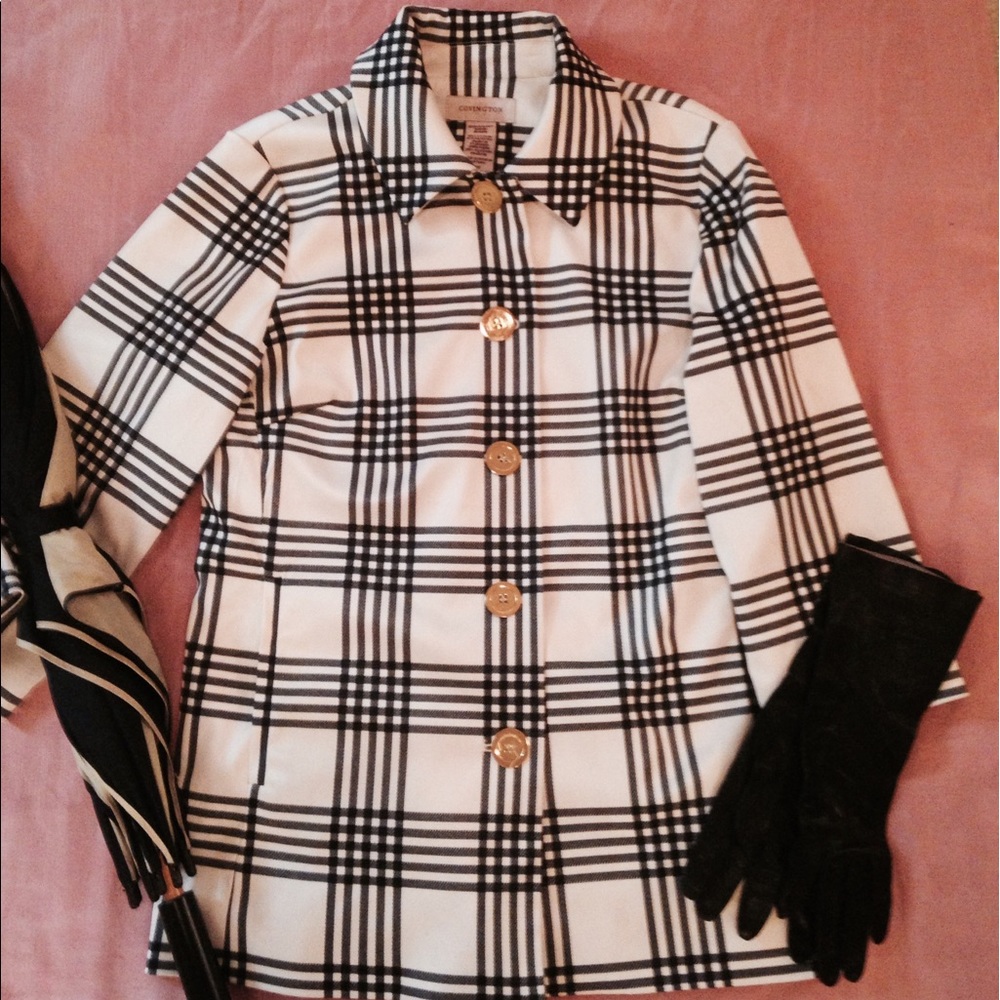 Adorable cream & black plaid light jacket