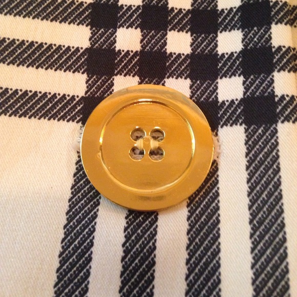 Adorable cream & black plaid light jacket - Picture 3 of 3