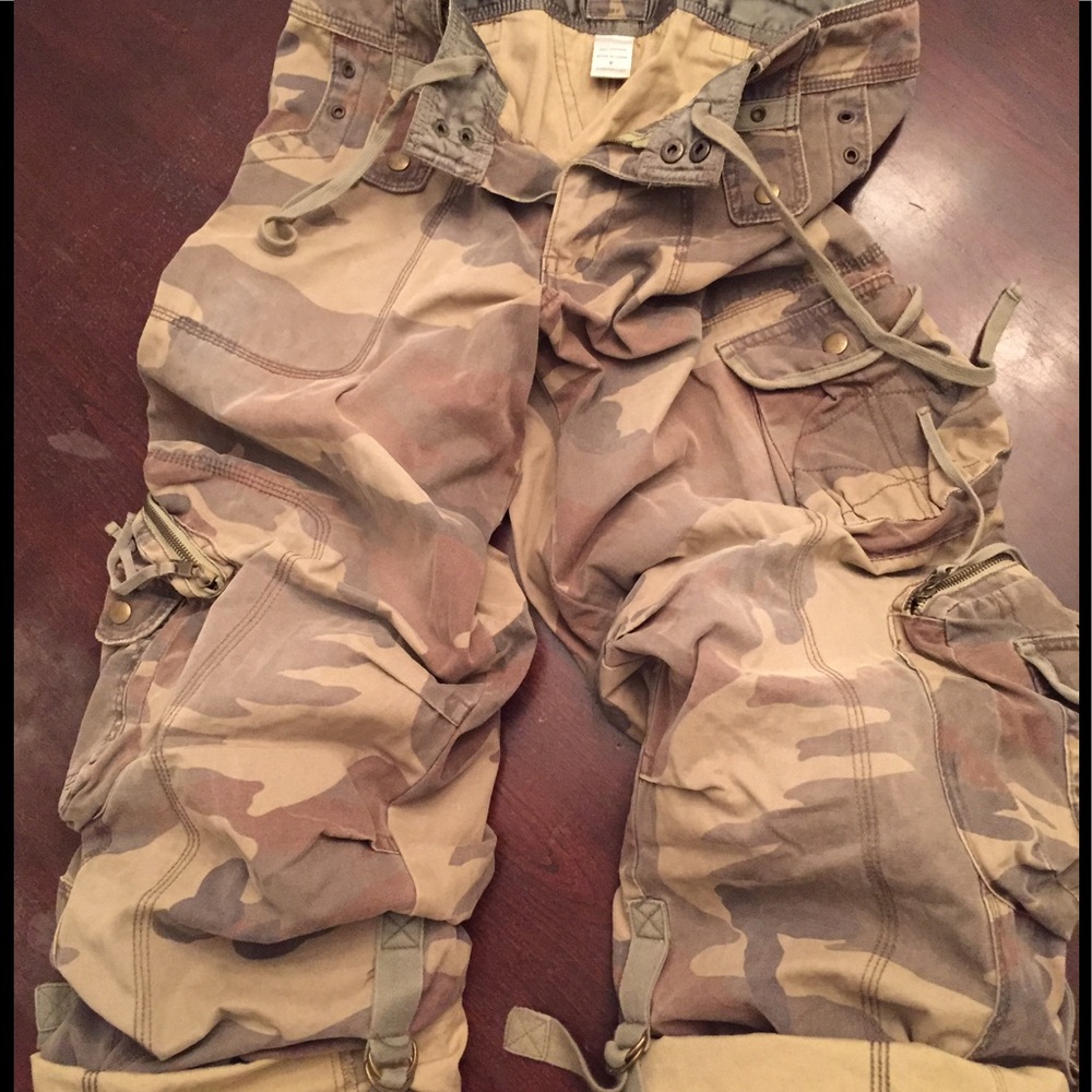 Abercrombie & Fitch Camouflaged Cargo Pants