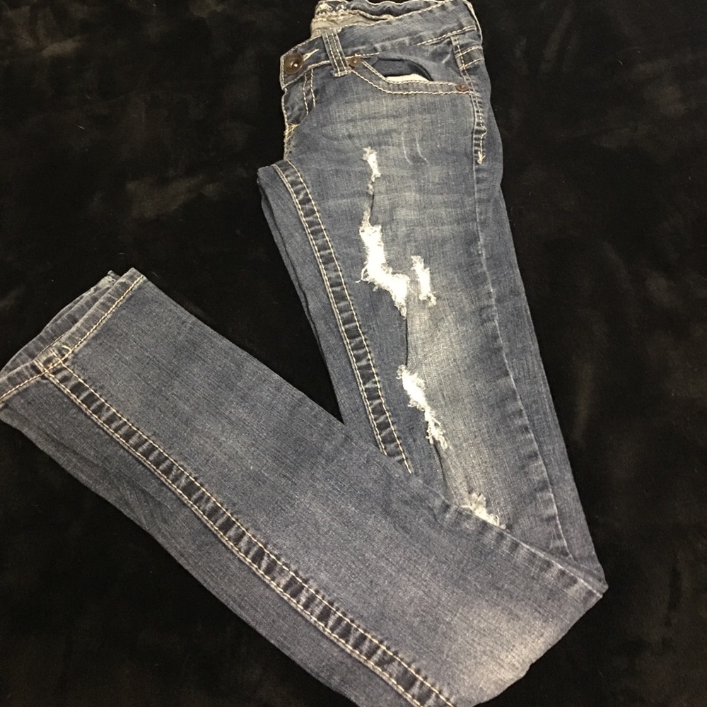 Distressed skinny jeans