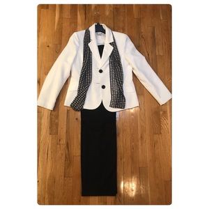 2 Piece Le Suit Suit