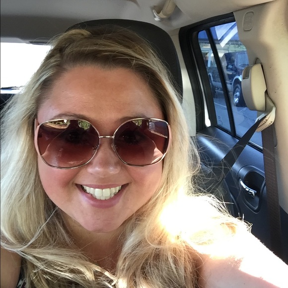 Meet your Posher, Cassandra - Picture 4 of 4