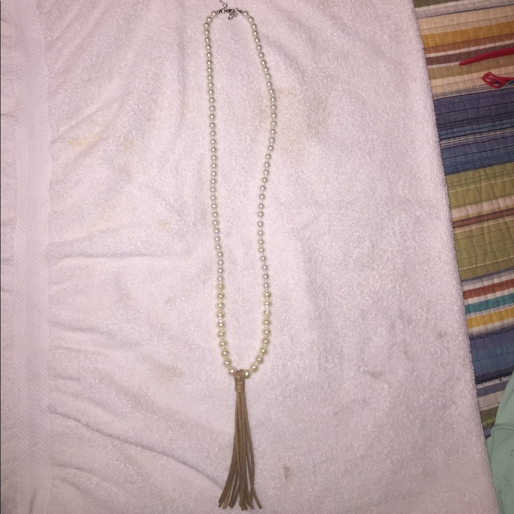 pearl necklace w/ tassel