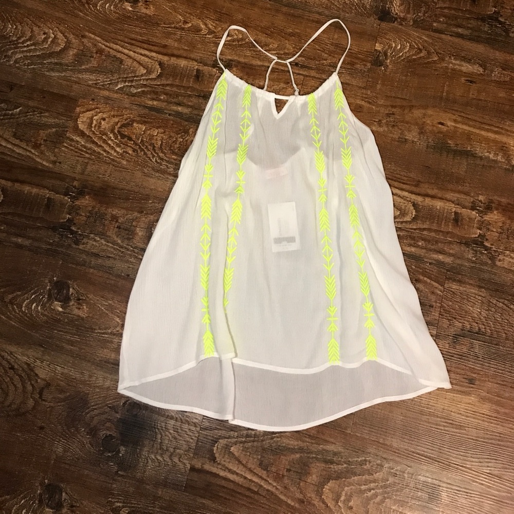 Bombshell boutique neon arrow print top. - Picture 1 of 6