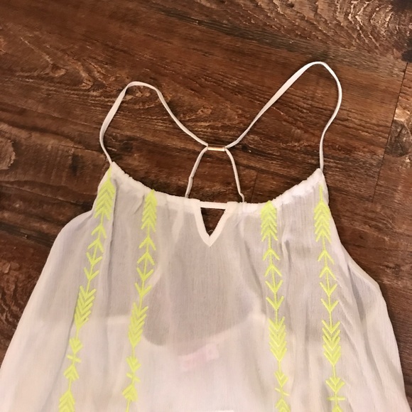 Bombshell boutique neon arrow print top. - Picture 3 of 6