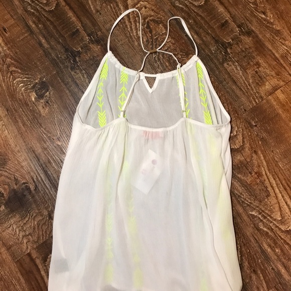 Bombshell boutique neon arrow print top. - Picture 4 of 6