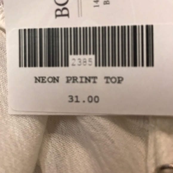 Bombshell boutique neon arrow print top. - Picture 6 of 6