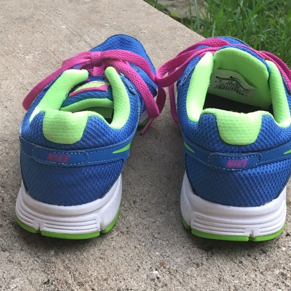 Women’s Neon Nike - Picture 3 of 4