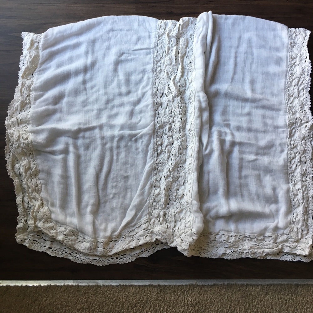 white poncho beach - Picture 3 of 7