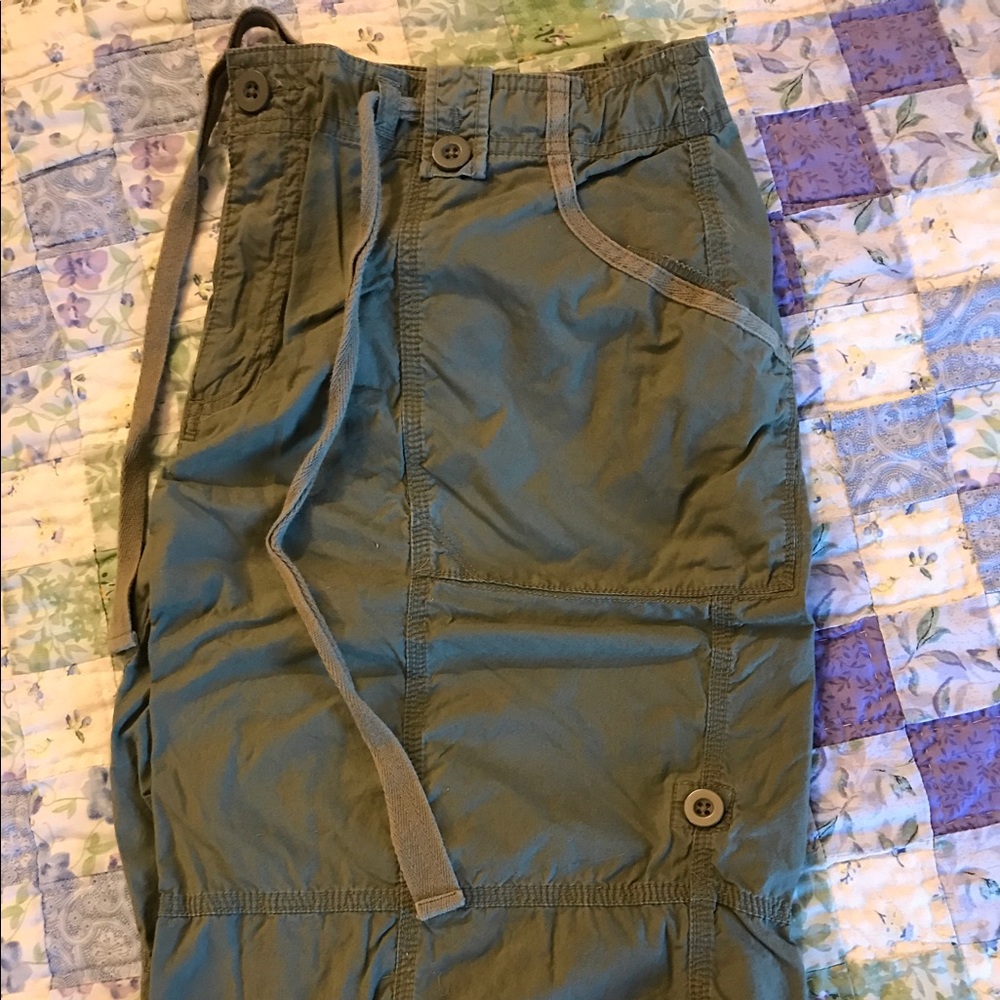 Drawstring Capri Cargos in Olive Green