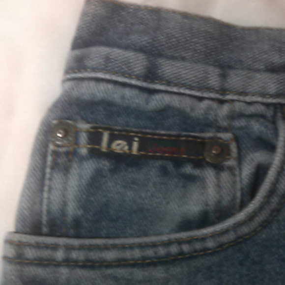 Shorts - Picture 2 of 4