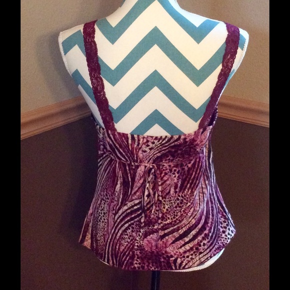 💕New listing💕 Studio Y tank top. - Picture 4 of 5