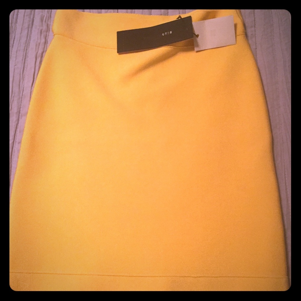 BCBG yellow body con skirt