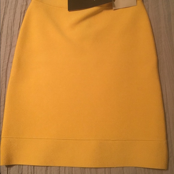 BCBG yellow body con skirt - Picture 3 of 3