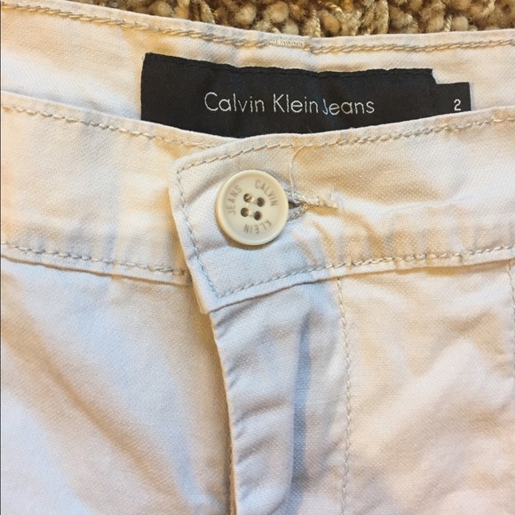 Calvin Klein - Tan Size 2 Shorts - Picture 3 of 4