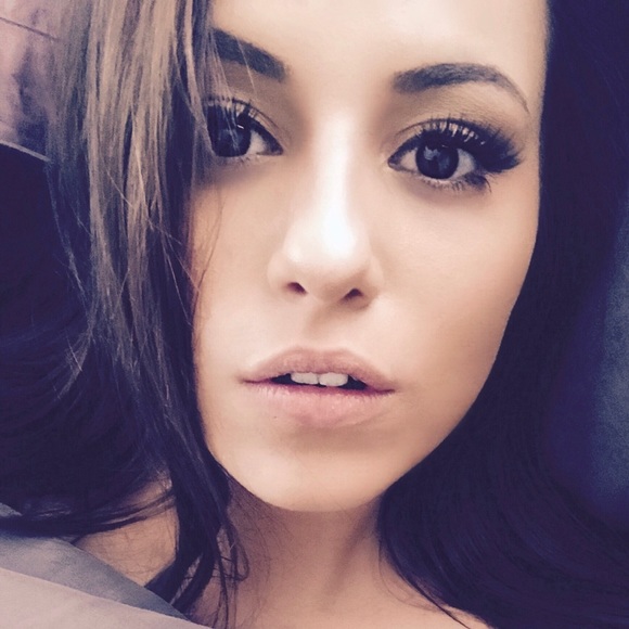 Meet your Posher, Cassandra - Picture 1 of 1