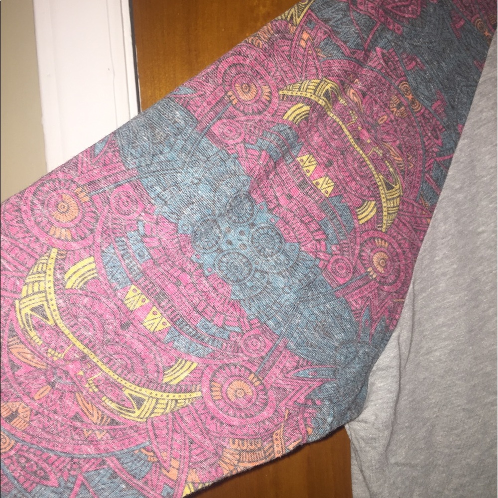 Lularoe Randy Tee - Picture 2 of 2