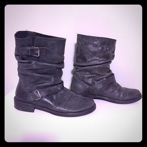 Matiesse distressed black short moto boot 6.5