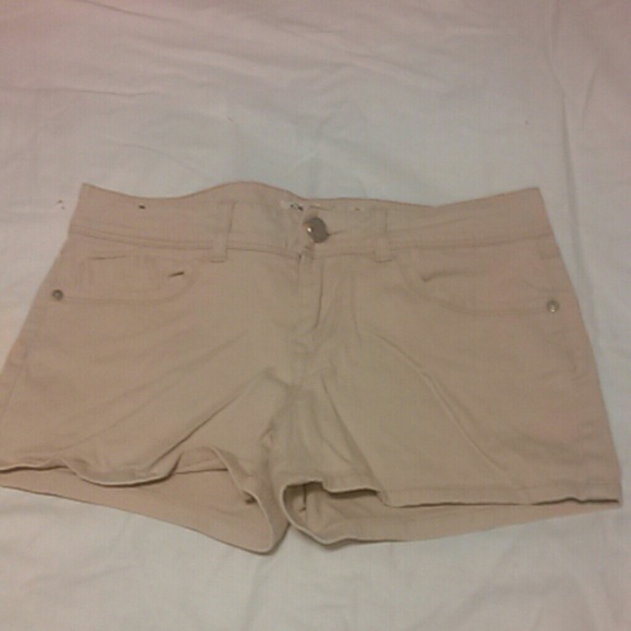 Shorts - Picture 2 of 4