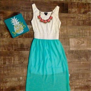 Size Medium Rue 21 maxi dress