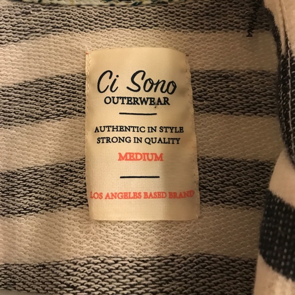 Cute blazer!! - Picture 3 of 3