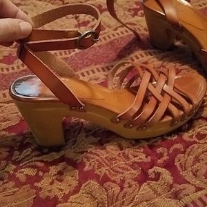 American Eagle sandals