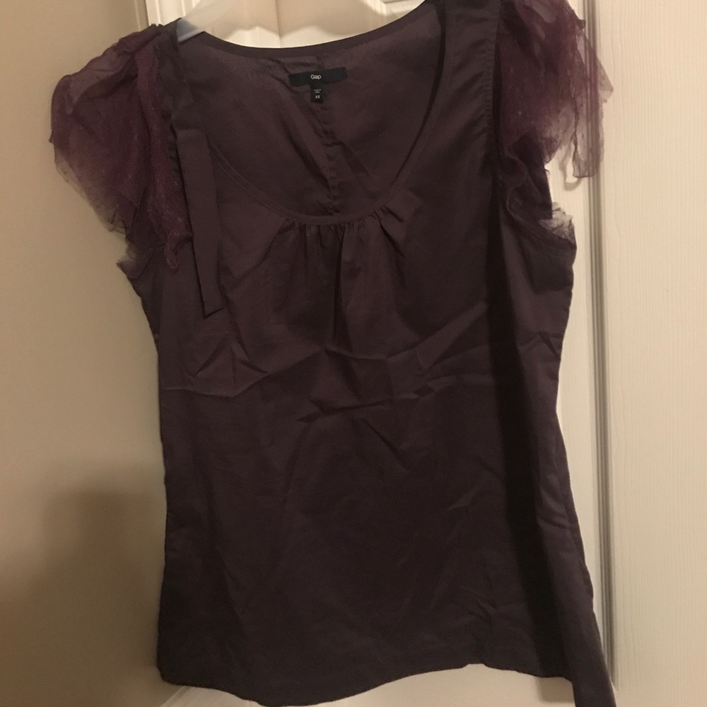 Gap size xs wine colored top