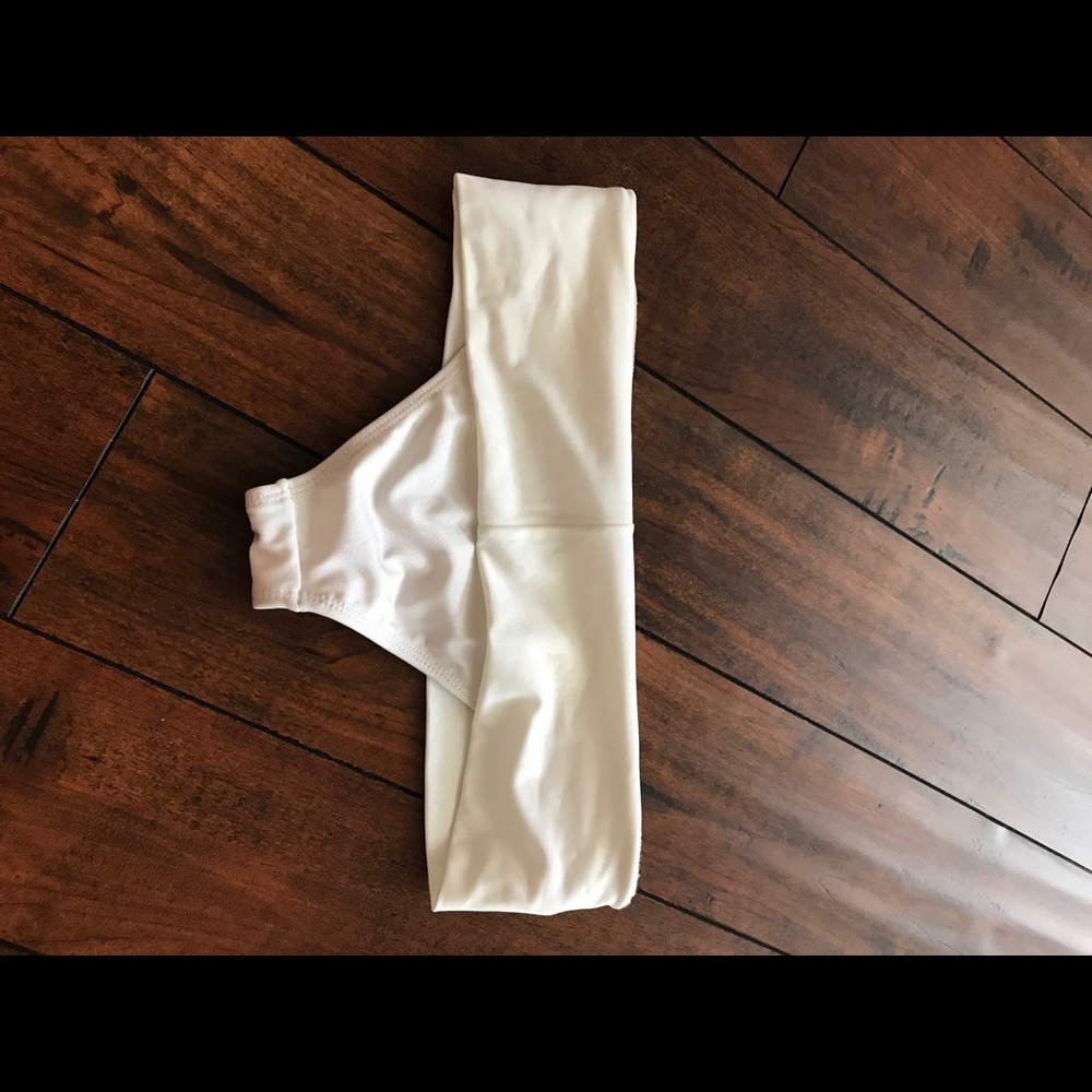 Skinny white bottoms!