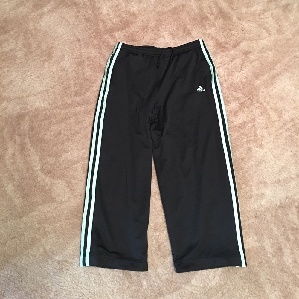 Adidas women's black Capris. Nice🌟🌟
