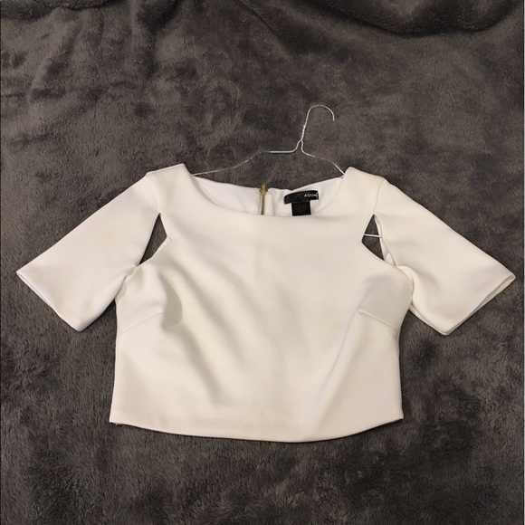 Nice cute crop top - Picture 1 of 5