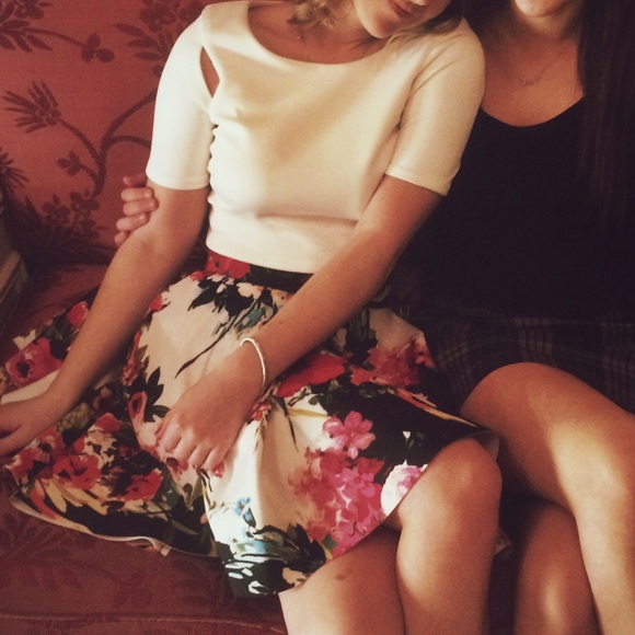 Nice cute crop top - Picture 5 of 5