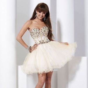 Ivory/Gold Hannah S dress size 6, tailored to 0-2