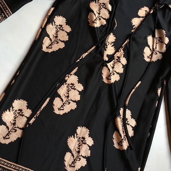 SATIN FLORAL TUNIC SATIN DRESS - Picture 5 of 6