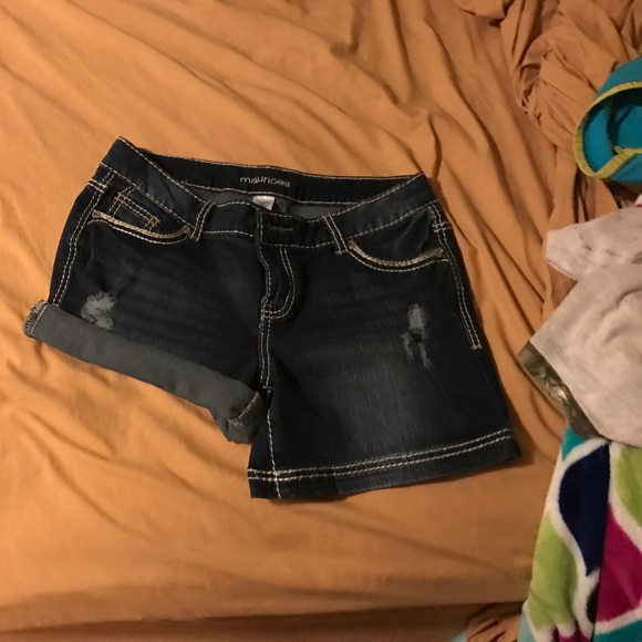 Shorts - Picture 3 of 4