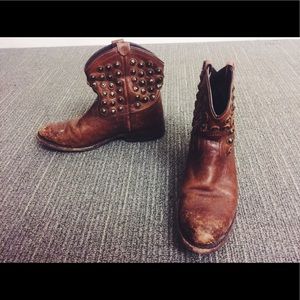 Ankle boots in great condition, barely worn.