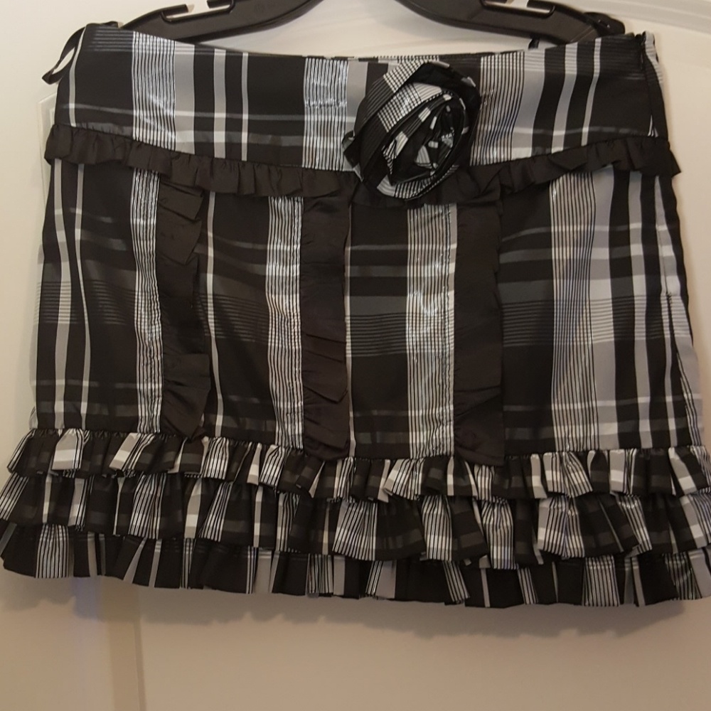 Twelve by Twelve Short Skirt Black Grey