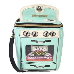 Betsey oven crossbody