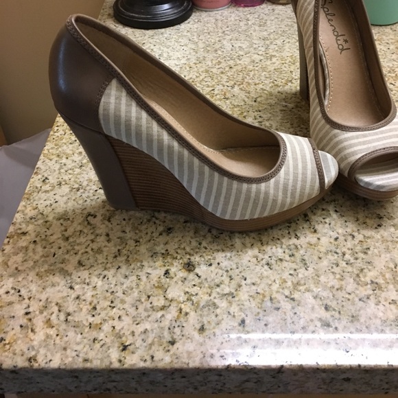 Splendid tan stripe wedge heels - Picture 2 of 4