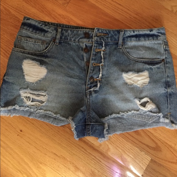 Forever 21 High-Waisted Ripped Jean Shorts - Picture 2 of 5