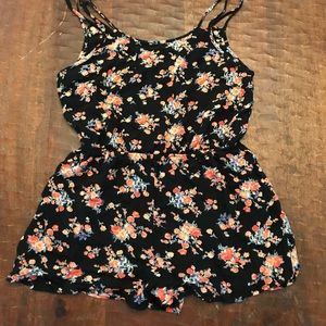 Cute floral romper!
