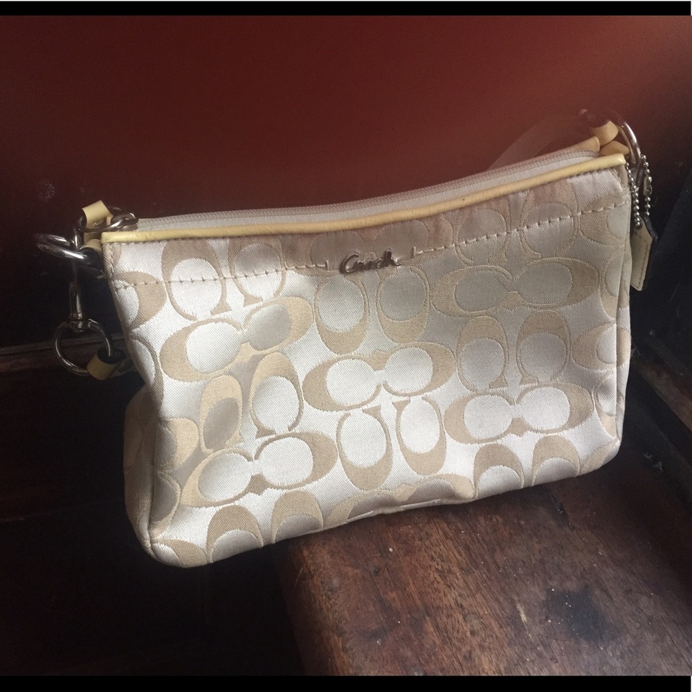 Signature C Coach Baguette bag in Ivory