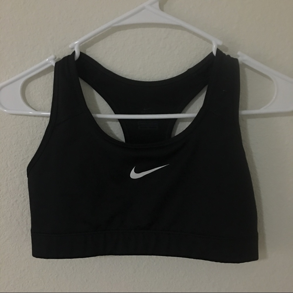 all black nike sports bra