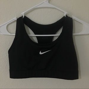 all black nike sports bra