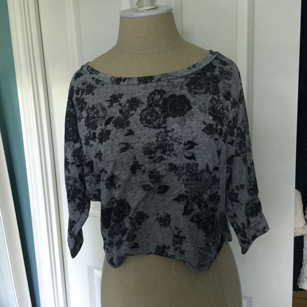 Mid sleeve top