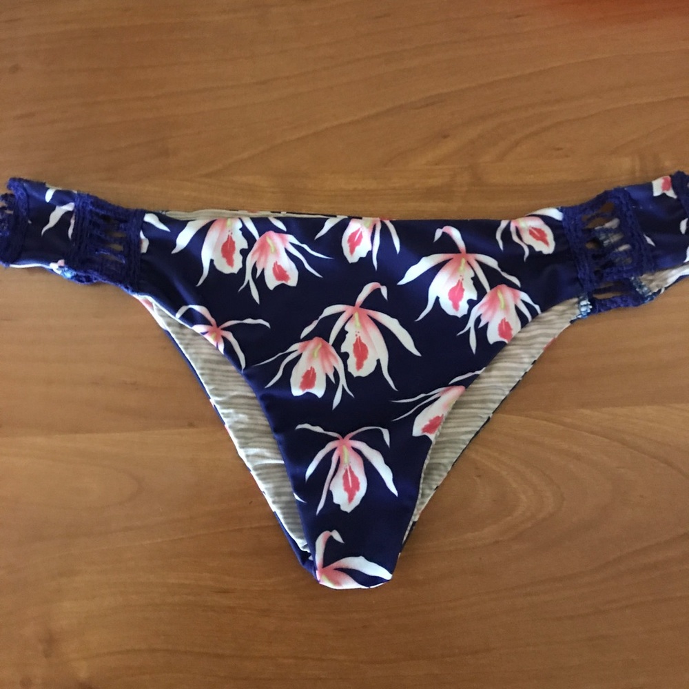 Acacia blue bottoms