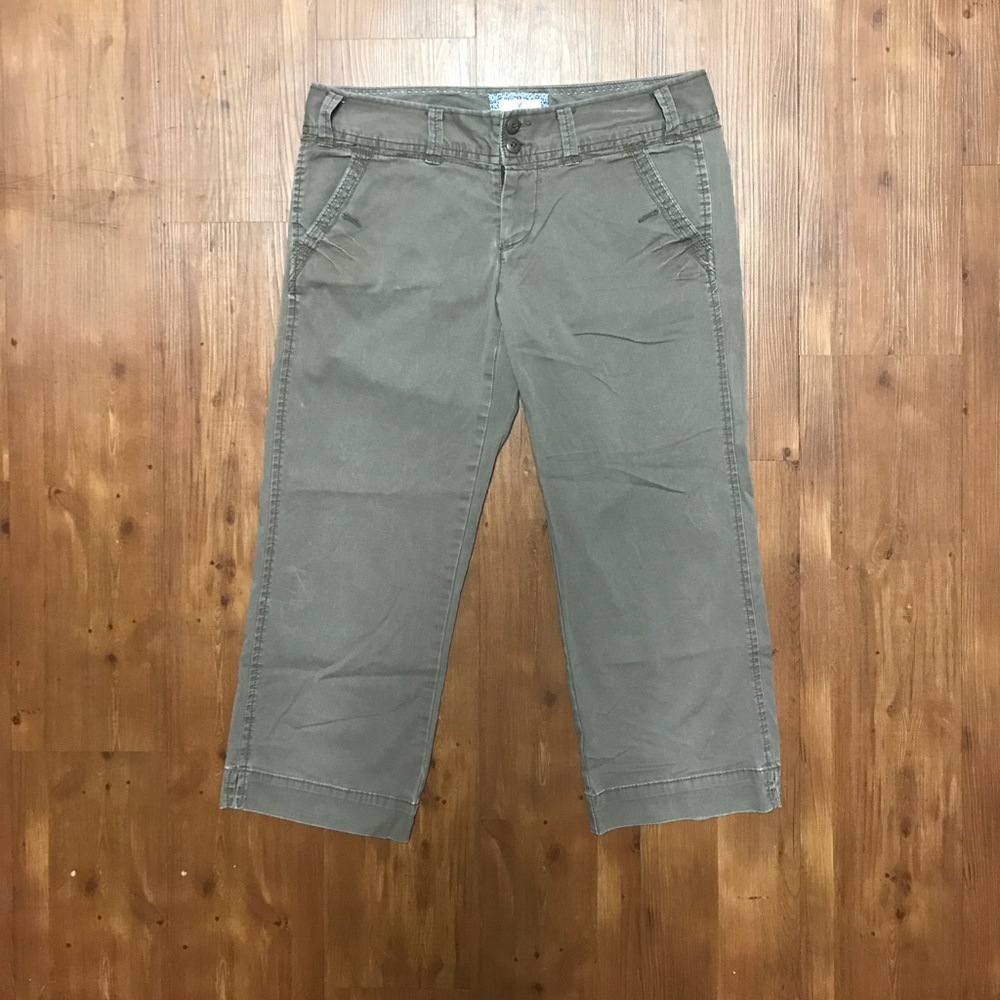 American Eagle brown capris, size 2