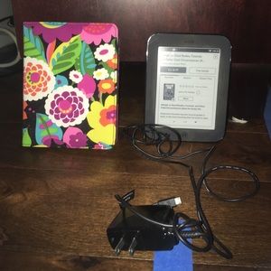 Nook Tablet (Charger & Patterned case included)