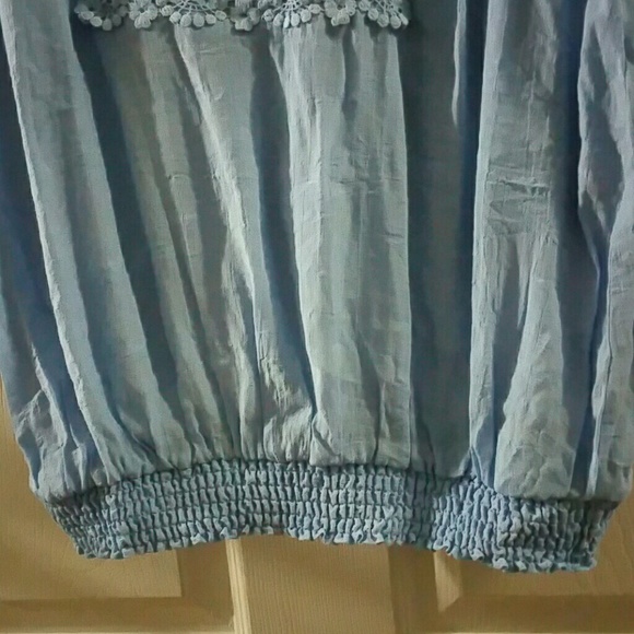 Long sleeve embroidered baby blue top - Picture 2 of 4