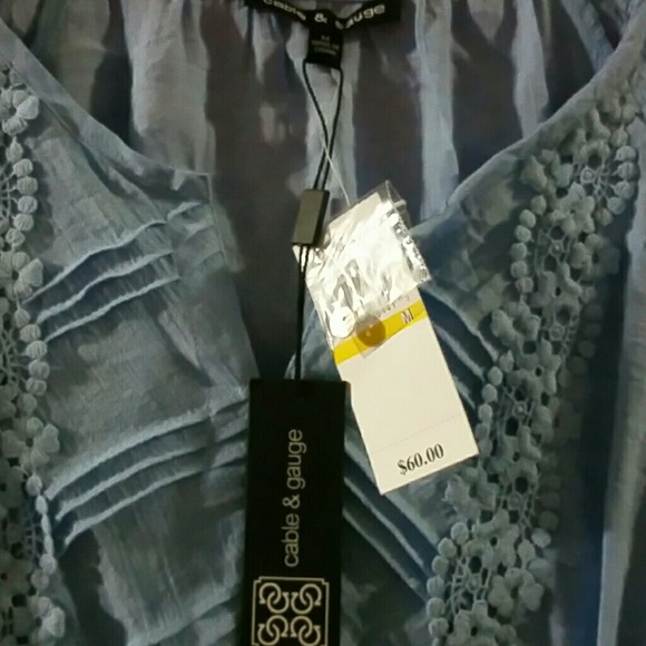 Long sleeve embroidered baby blue top - Picture 3 of 4