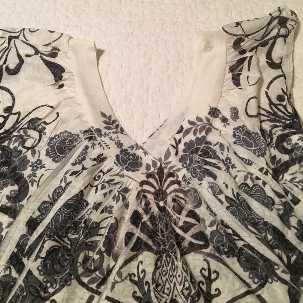 Cello boutique shirt. Very cool pattern. Fabulous! - Picture 2 of 4
